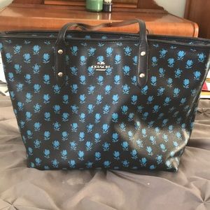 👜💙 COACH medium size tote